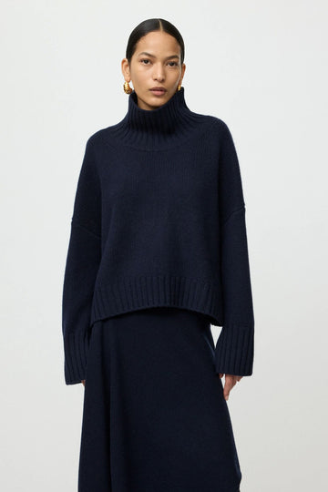 Soft Goat Girlfriend Turtleneck Navy