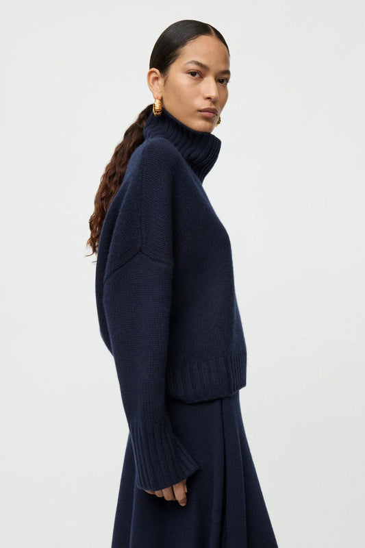 Soft Goat Girlfriend Turtleneck Navy