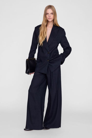 Skandi minimalism with a cool LA vibe, thats Anine Bing...