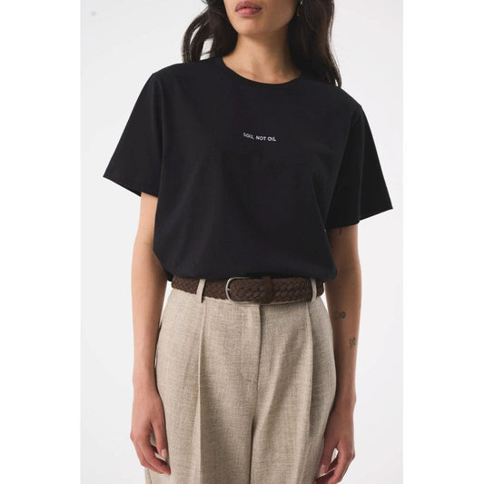 AKYN Adria 'SOIL NOT OIL' T-Shirt Black